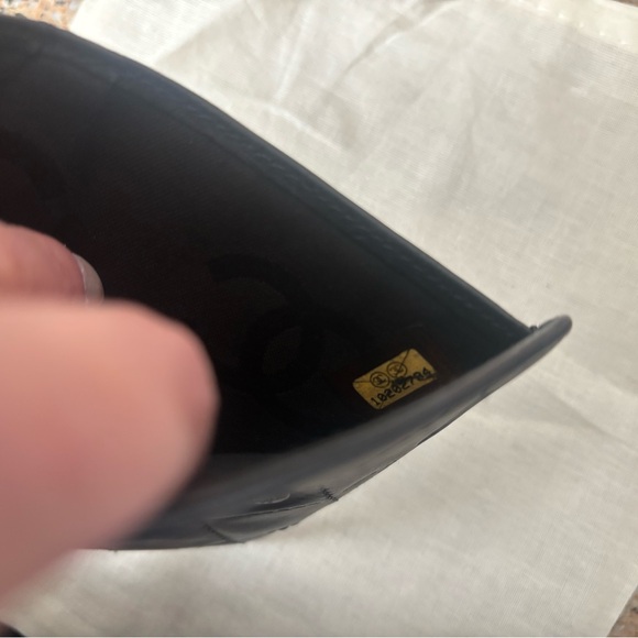 CHANEL Black Quilted Kisslock Leather Wallet - Picture 6 of 10